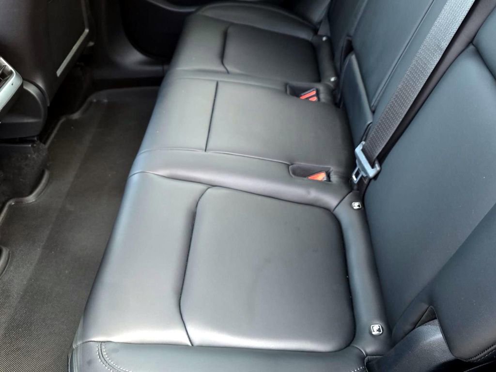 Used 2022 Tesla Model Y Long Range image 28