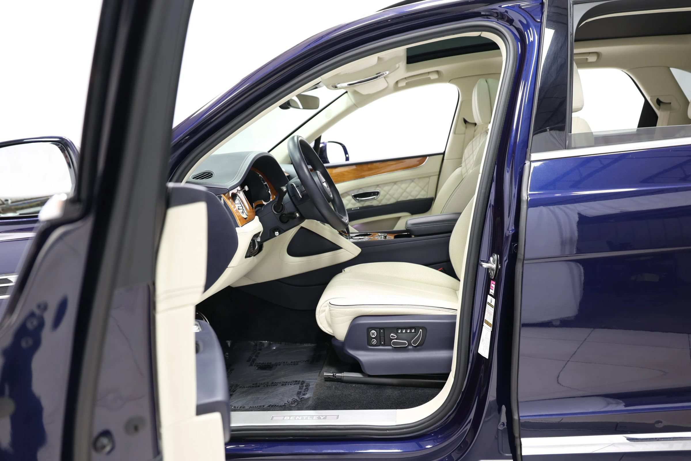 Used 2021 Bentley Bentayga w/ First Edition Specification AWD/4WD image 16