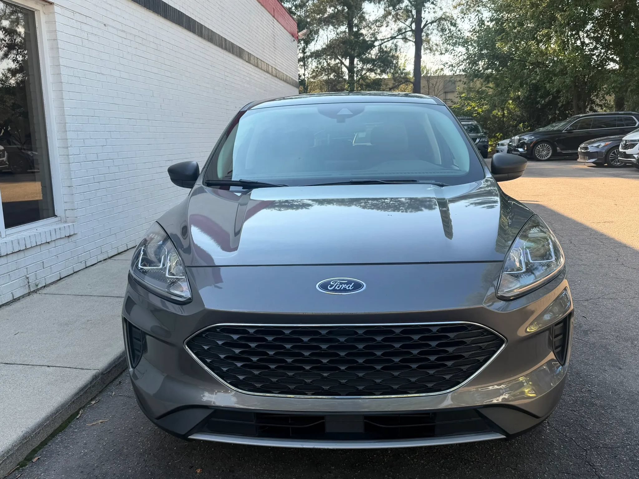 Used 2022 Ford Escape SE w/ Cold Weather Package FWD image 3