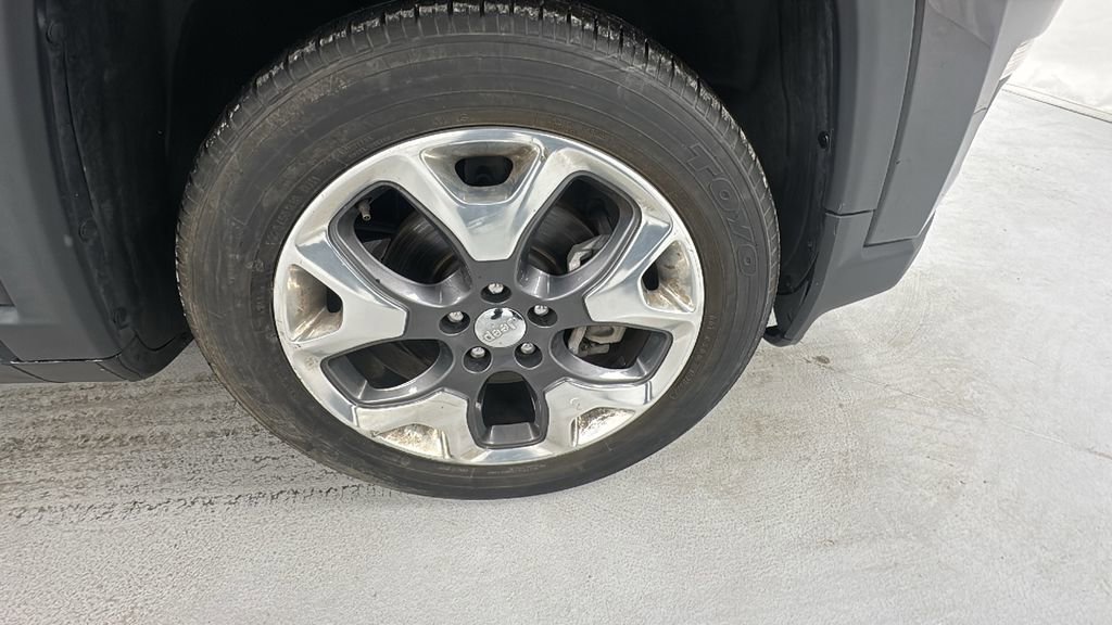 Used 2021 Jeep Compass Latitude image 9