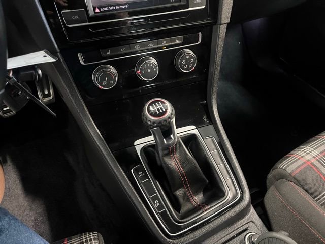 Used 2018 Volkswagen Golf 4-Door image 29