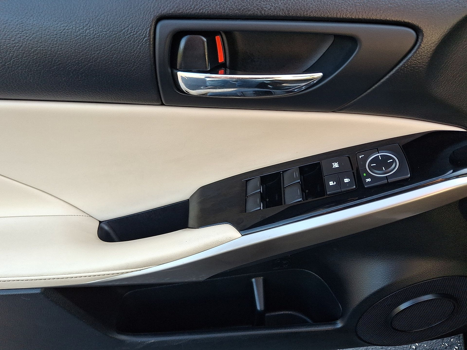 Used 2016 Lexus IS 300 AWD image 10