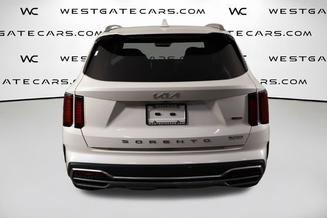 Used 2022 Kia Sorento EX w/ Panoramic Sunroof Package FWD image 4