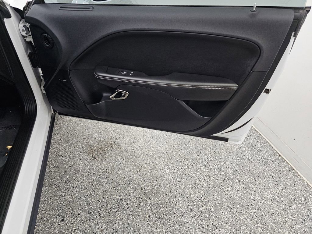 Used 2016 Dodge Challenger SRT Hellcat RWD image 18