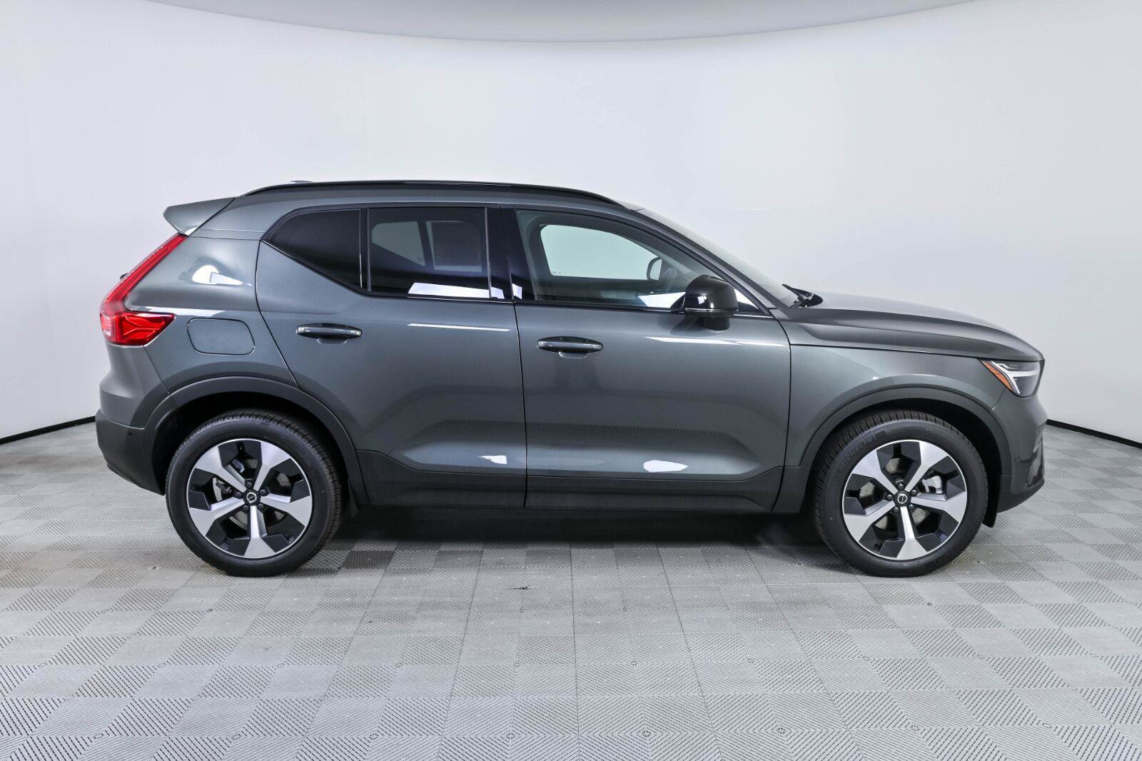 New 2026 Volvo XC40 B5 Plus w/ Climate Package AWD/4WD image 27