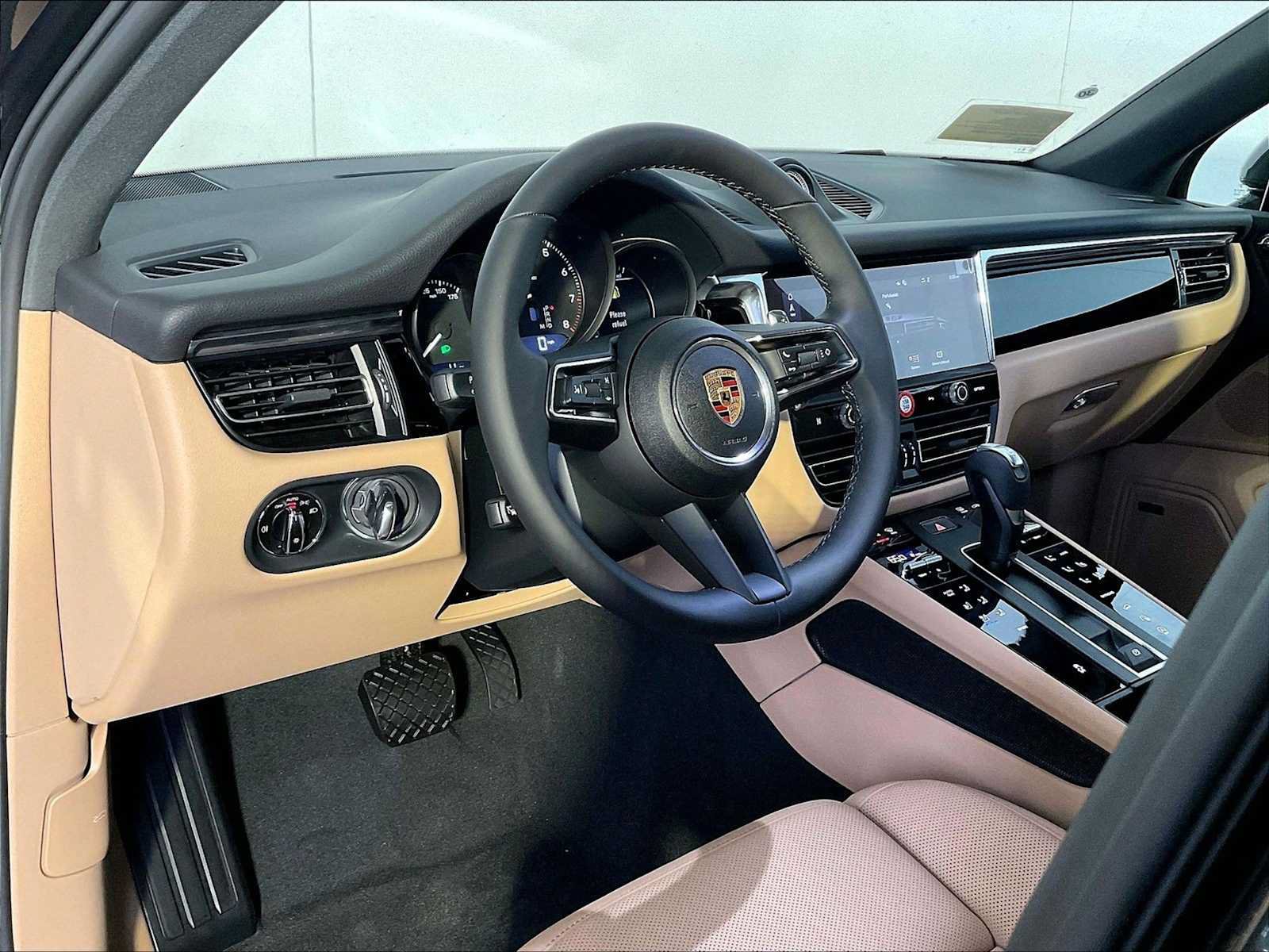 New 2026 Porsche Macan AWD/4WD image 4