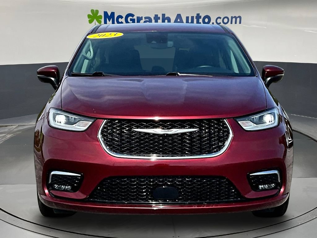 Used 2023 Chrysler Pacifica Touring-L FWD image 2