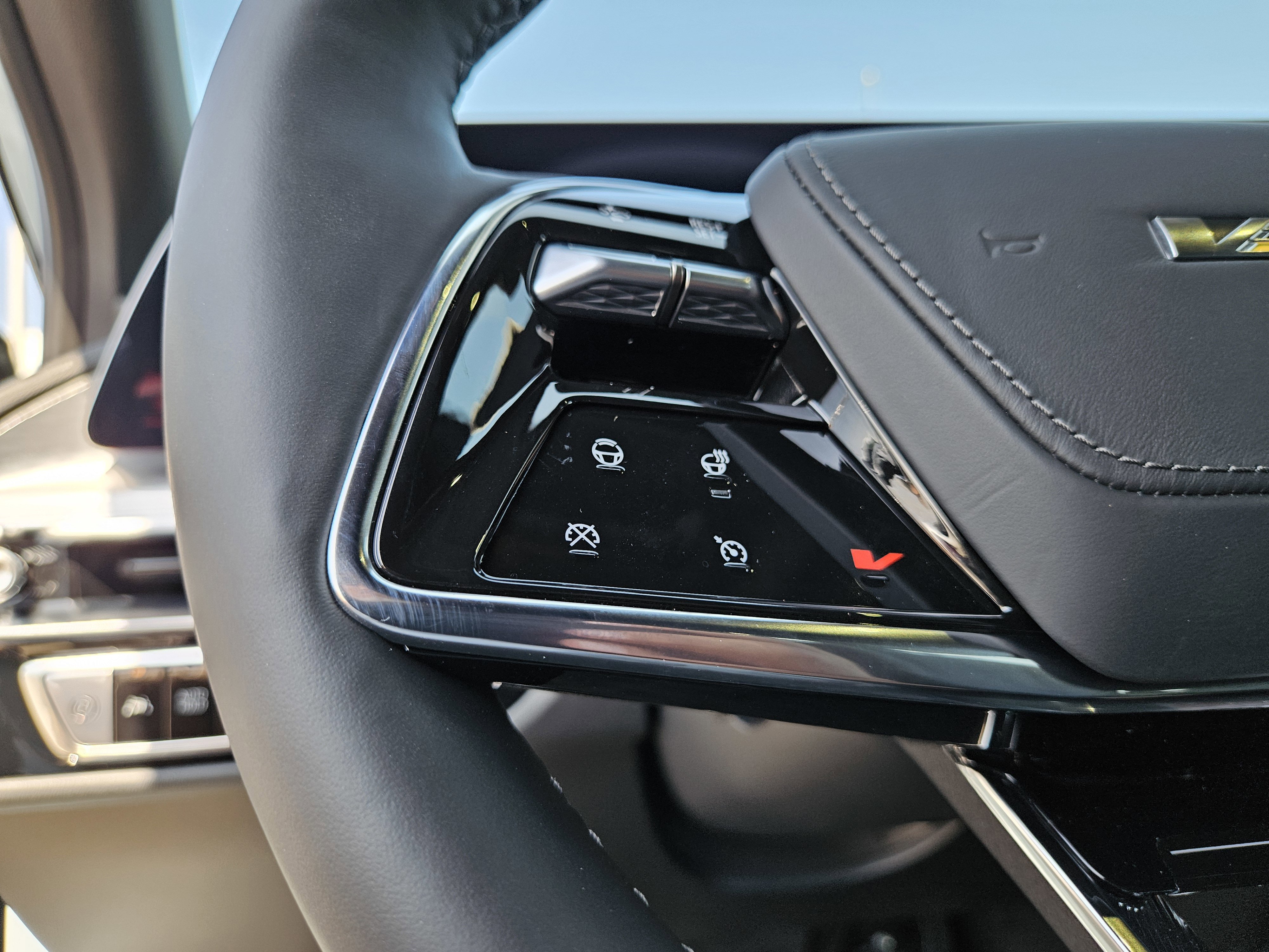 New 2026 Cadillac Lyriq V image 32