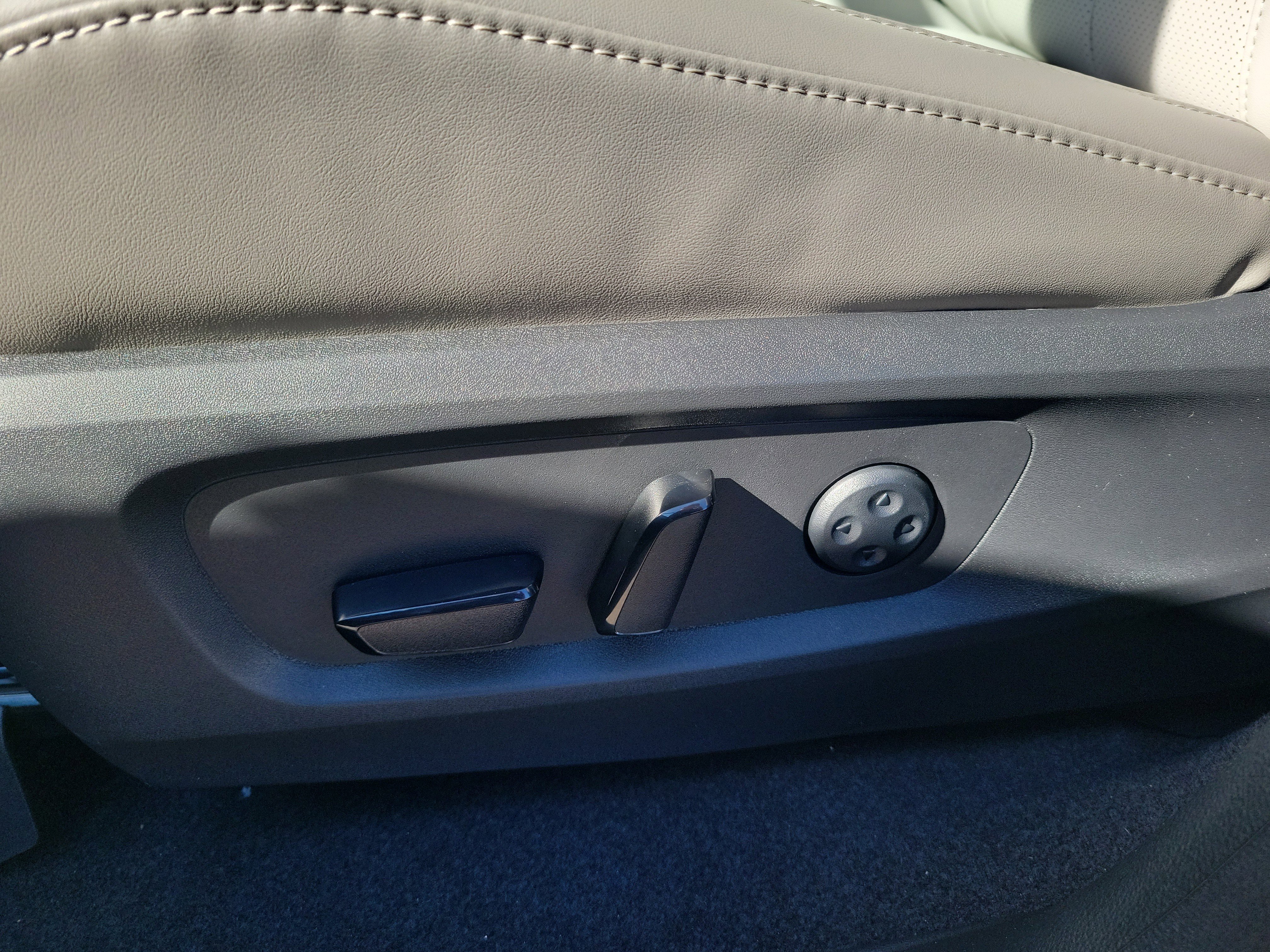 New 2026 INFINITI QX60 Luxe w/ Family Package image 24