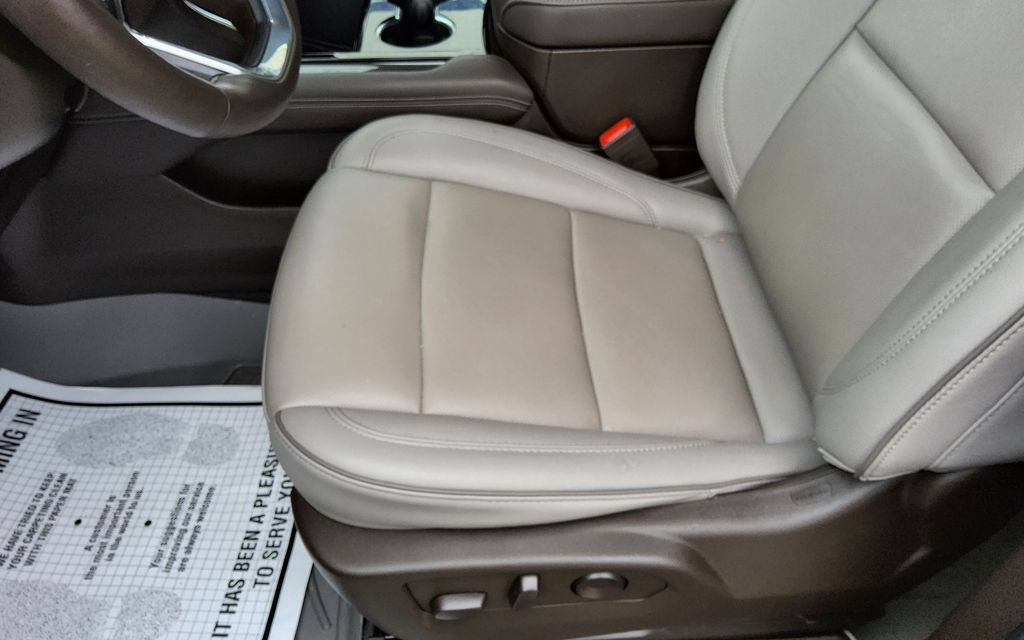Used 2025 GMC Yukon XL Elevation AWD/4WD image 24