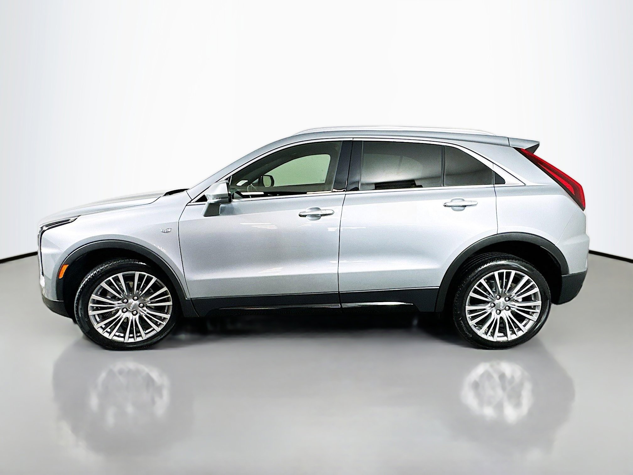 Used 2024 Cadillac XT4 Premium Luxury image 4