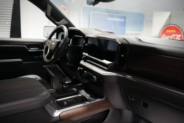 Used 2025 Chevrolet Silverado 1500 High Country w/ Technology Package image 23