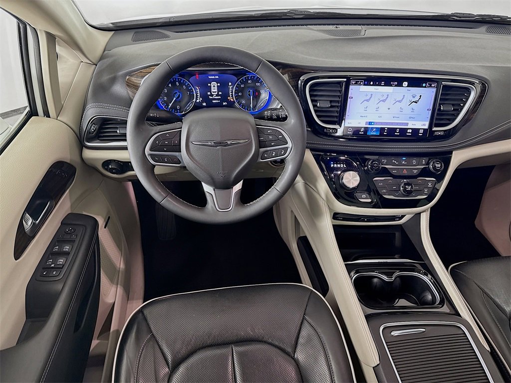 Used 2022 Chrysler Pacifica Limited w/ Uconnect Theater Family Group image 25