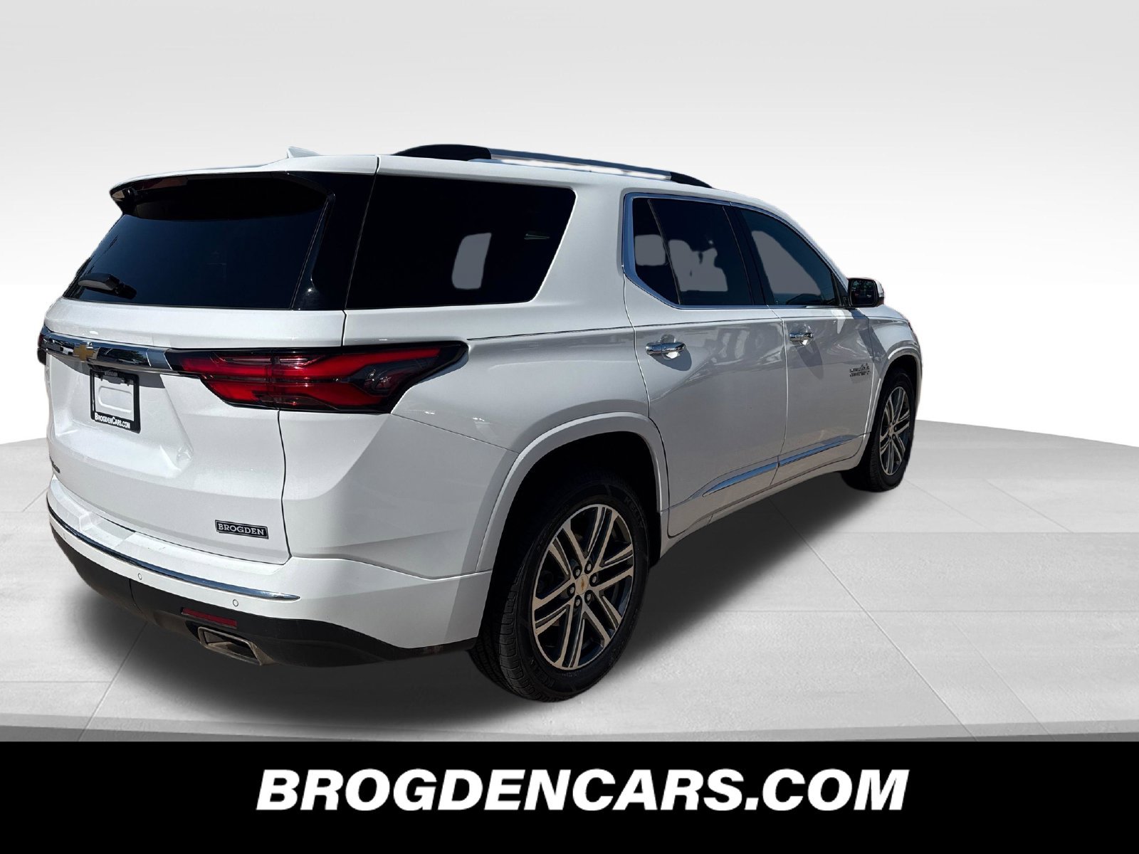 Used 2023 Chevrolet Traverse High Country w/ LPO, Floor Liner Package AWD/4WD image 3