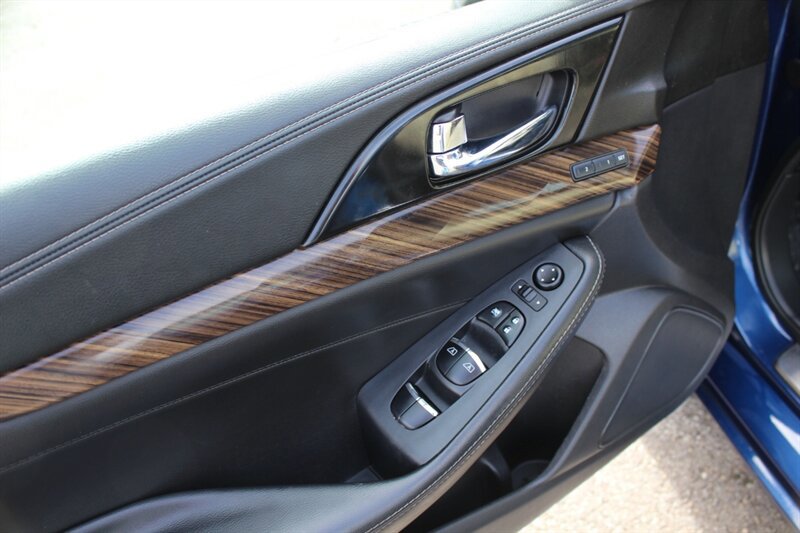 Used 2018 Nissan Maxima Platinum w/ Interior Lighting Package image 11