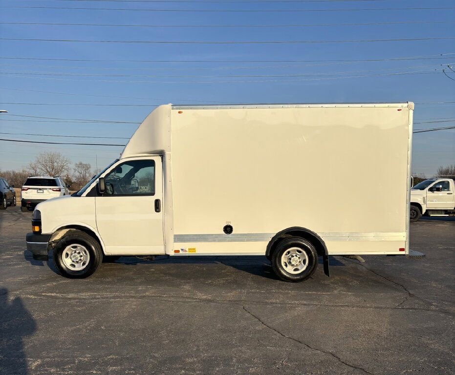 Used 2024 Chevrolet Express 3500 w/ Power Convenience Package image 5