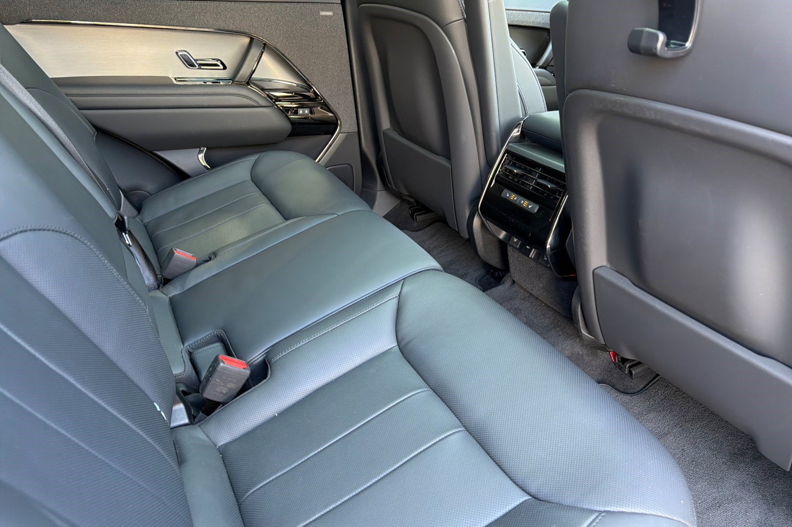 Used 2025 Land Rover Range Rover Sport SE AWD/4WD image 34