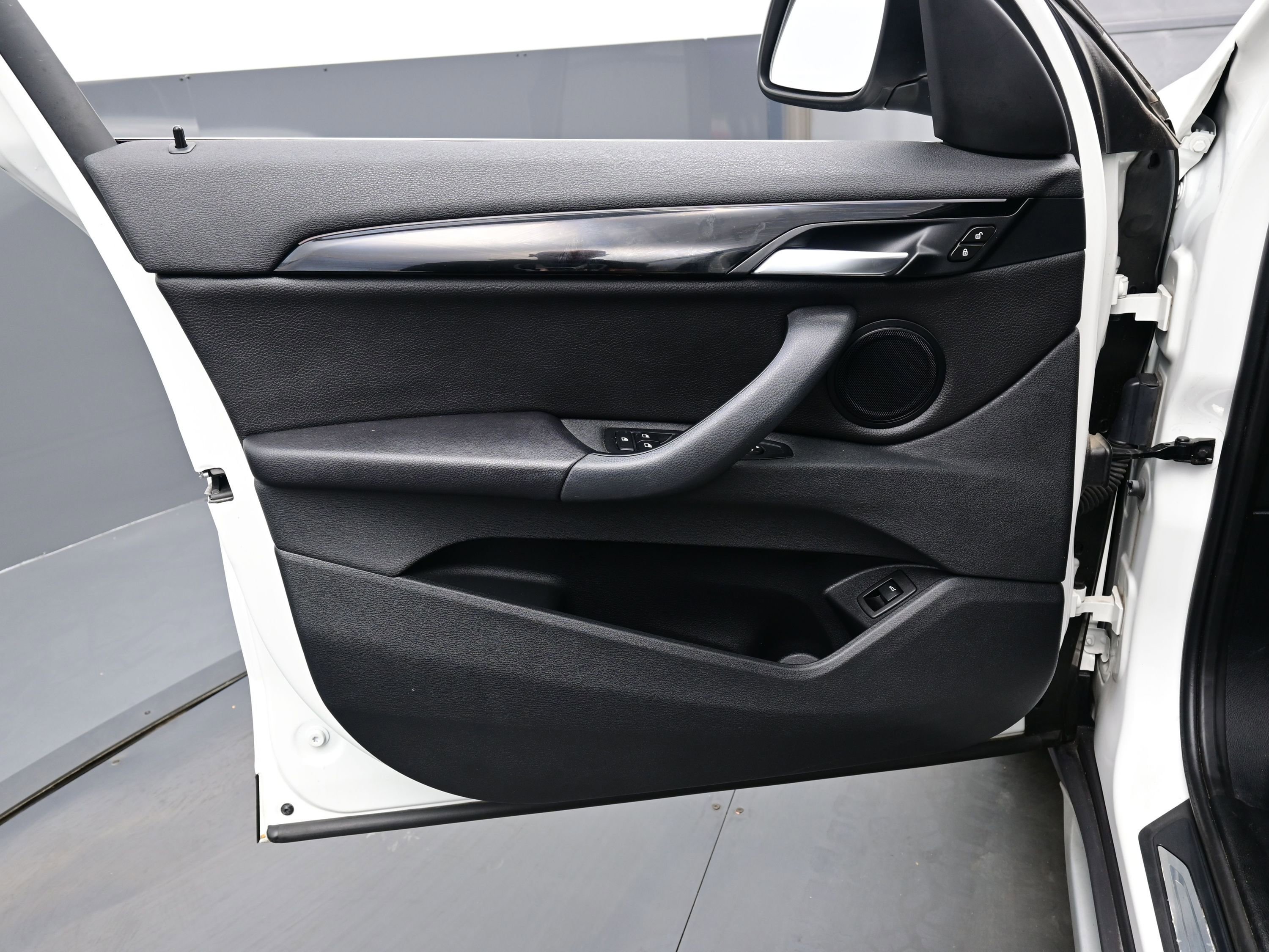 Used 2019 BMW X1 xDrive28i image 9