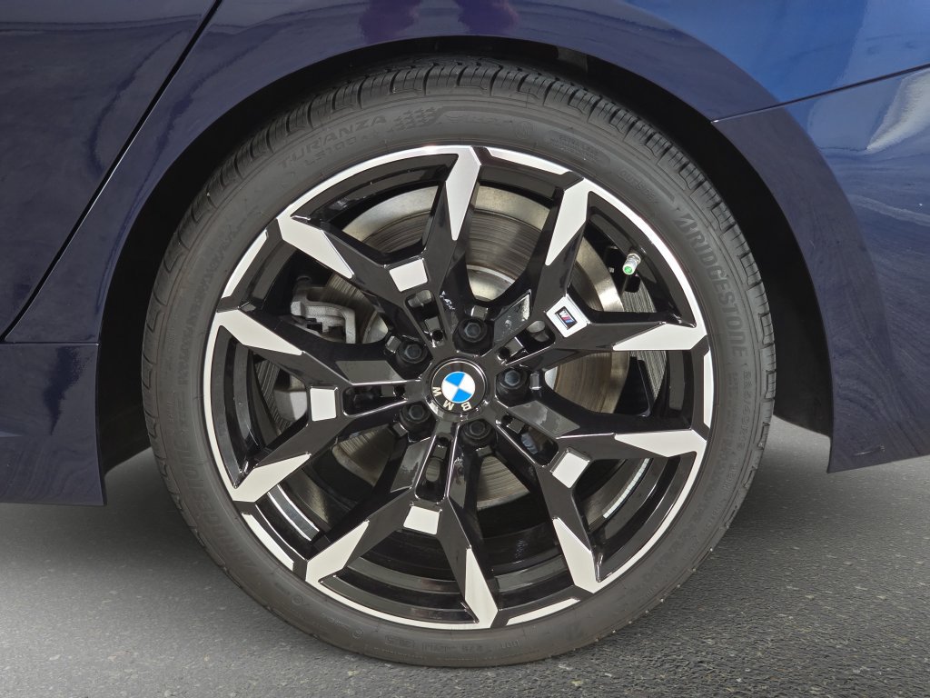 Used 2026 BMW 330i Sedan w/ M Sport Package RWD image 32