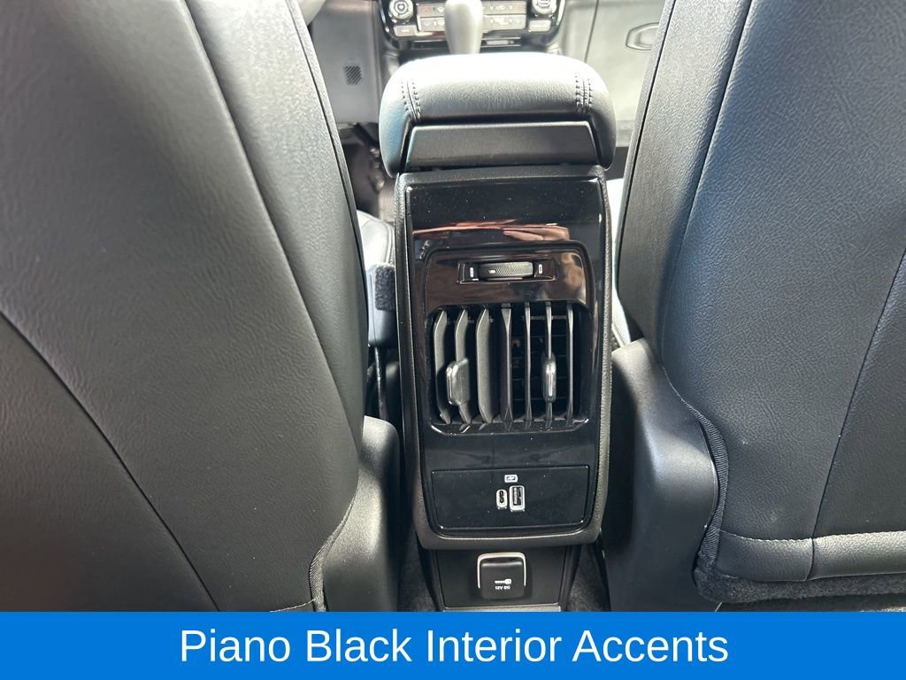 Used 2025 Jeep Compass Latitude w/ Sun & Sound Group AWD/4WD image 17