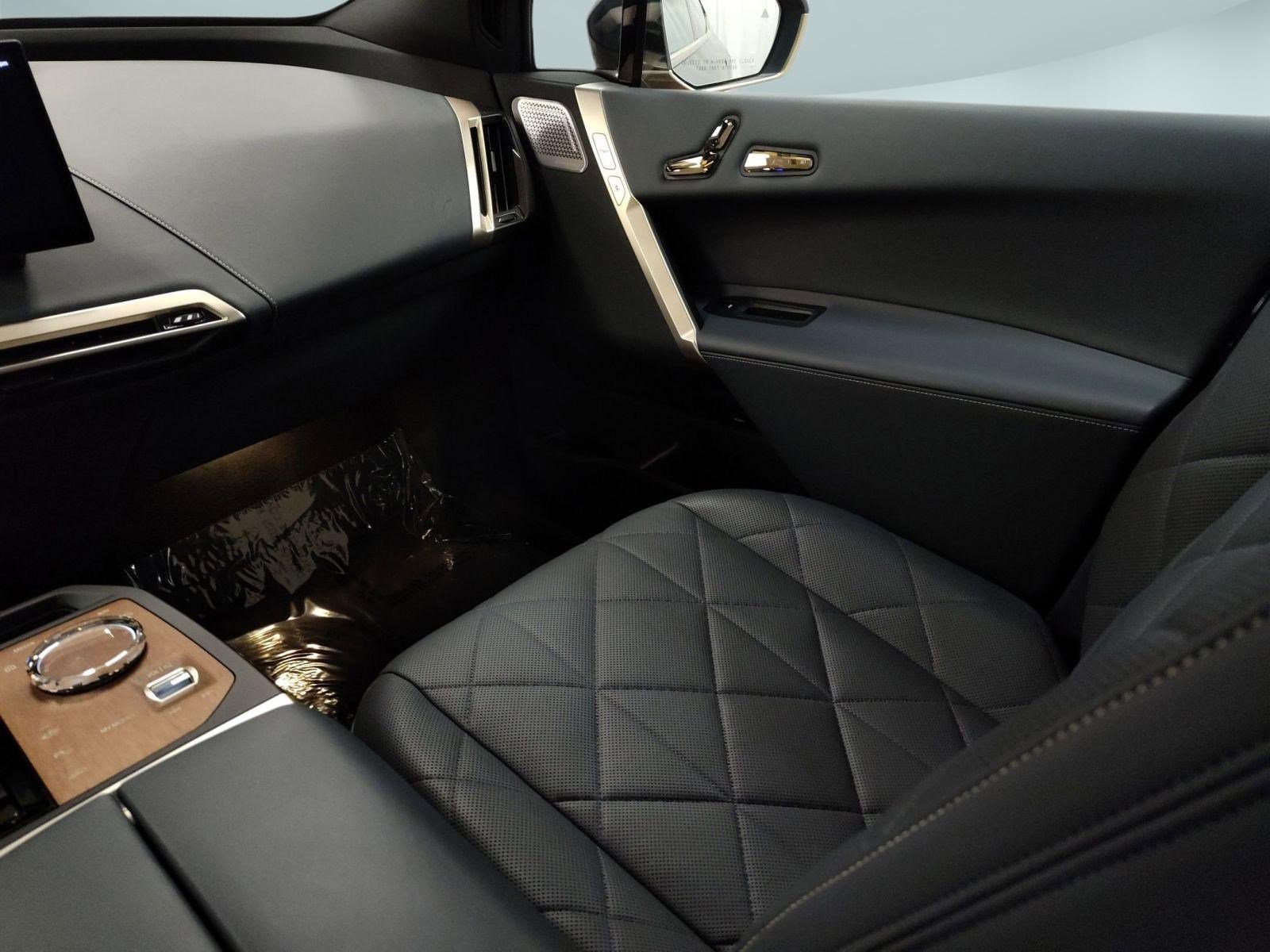 Certified 2023 BMW iX M60 w/ Executive Package image 26