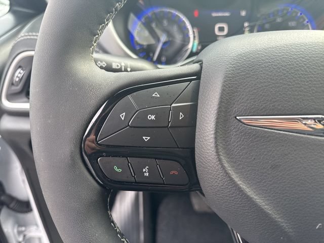 Used 2024 Chrysler Pacifica Touring FWD image 24