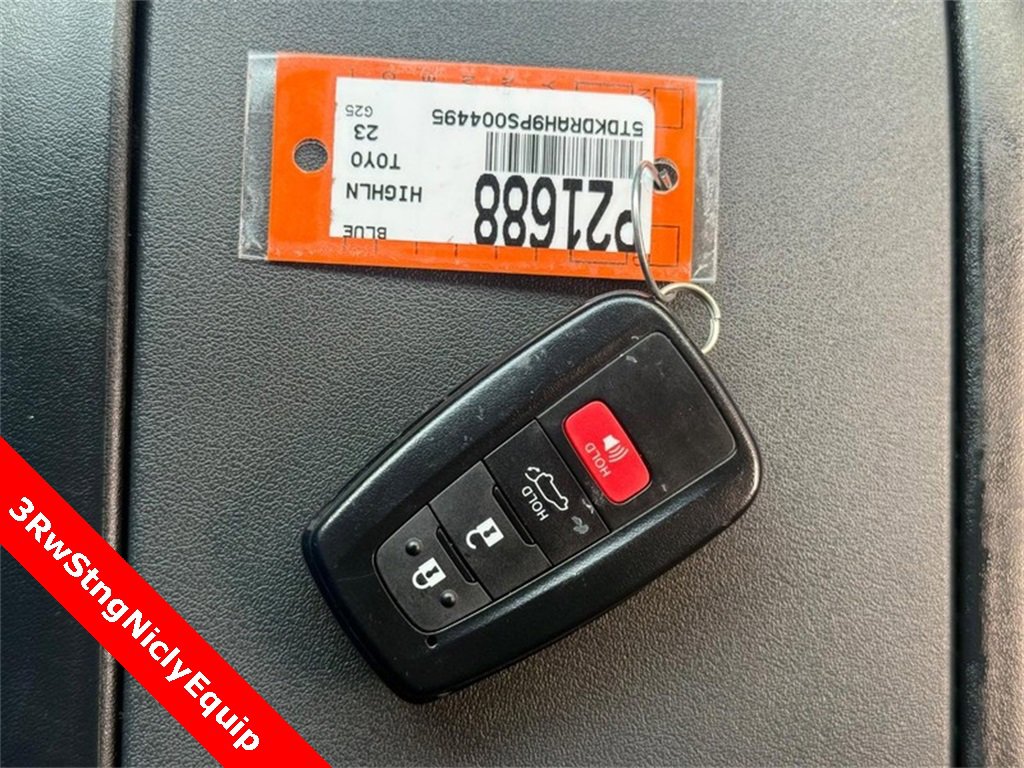 Used 2023 Toyota Highlander LE image 32