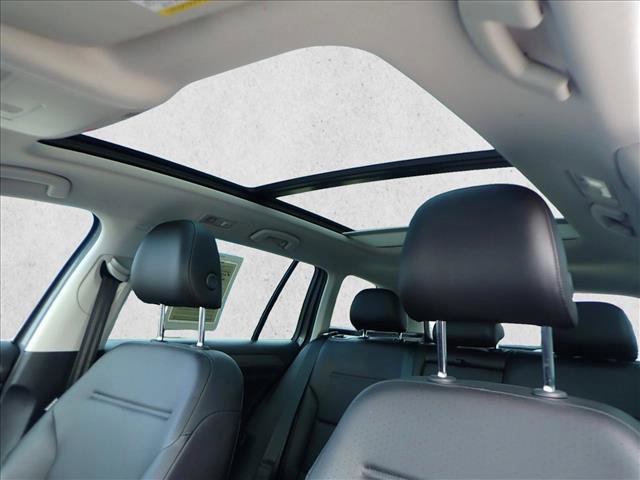 Used 2018 Volkswagen Golf SE image 13