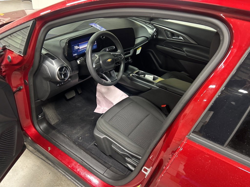 Used 2025 Chevrolet Equinox EV LT image 2