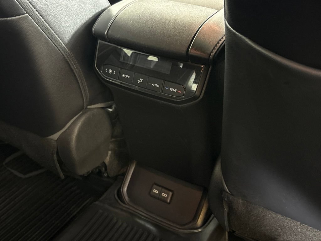 Used 2023 Toyota Highlander XSE FWD image 22