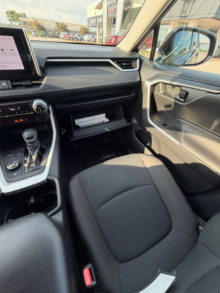 Used 2024 Toyota RAV4 LE AWD/4WD image 22