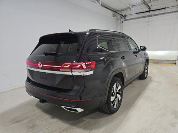 Used 2026 Volkswagen Atlas SE FWD image 2