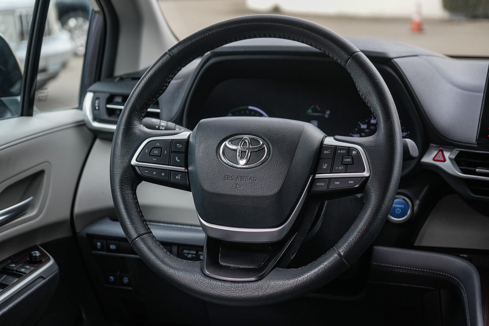 Used 2024 Toyota Sienna XLE FWD image 15
