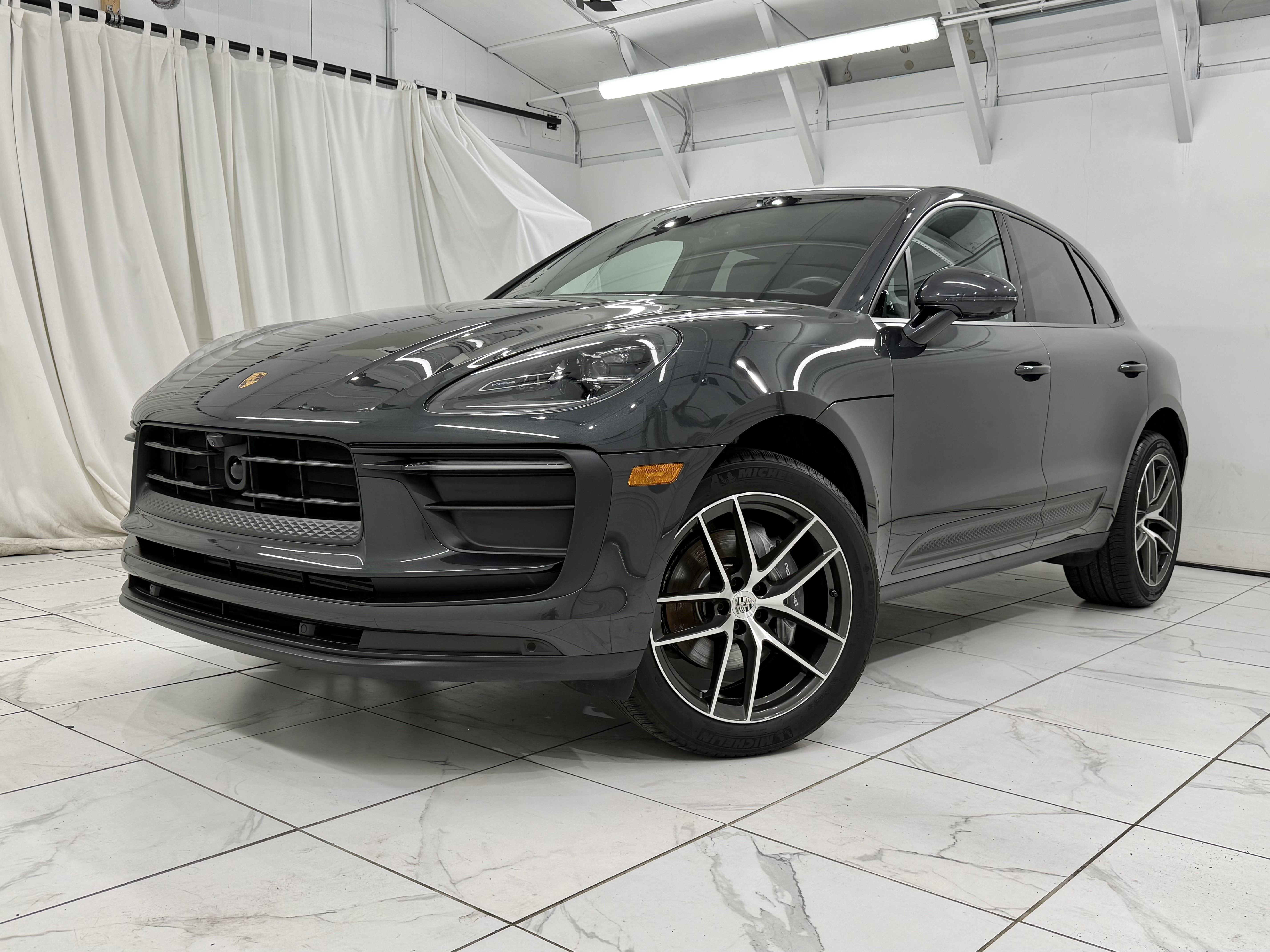 Certified 2024 Porsche Macan AWD/4WD image 7