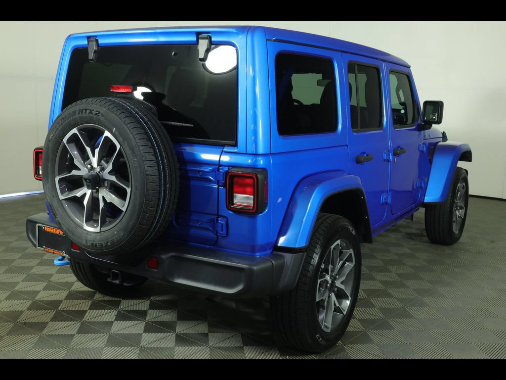 Certified 2024 Jeep Wrangler Unlimited w/ Convenience Group AWD/4WD image 17