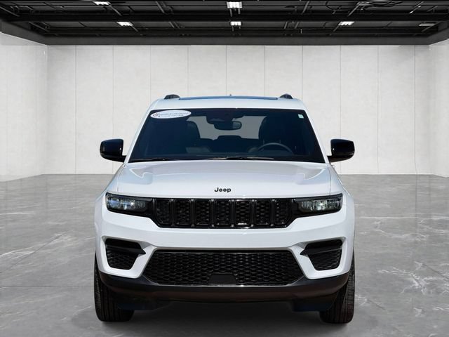 Certified 2024 Jeep Grand Cherokee Altitude AWD/4WD image 2