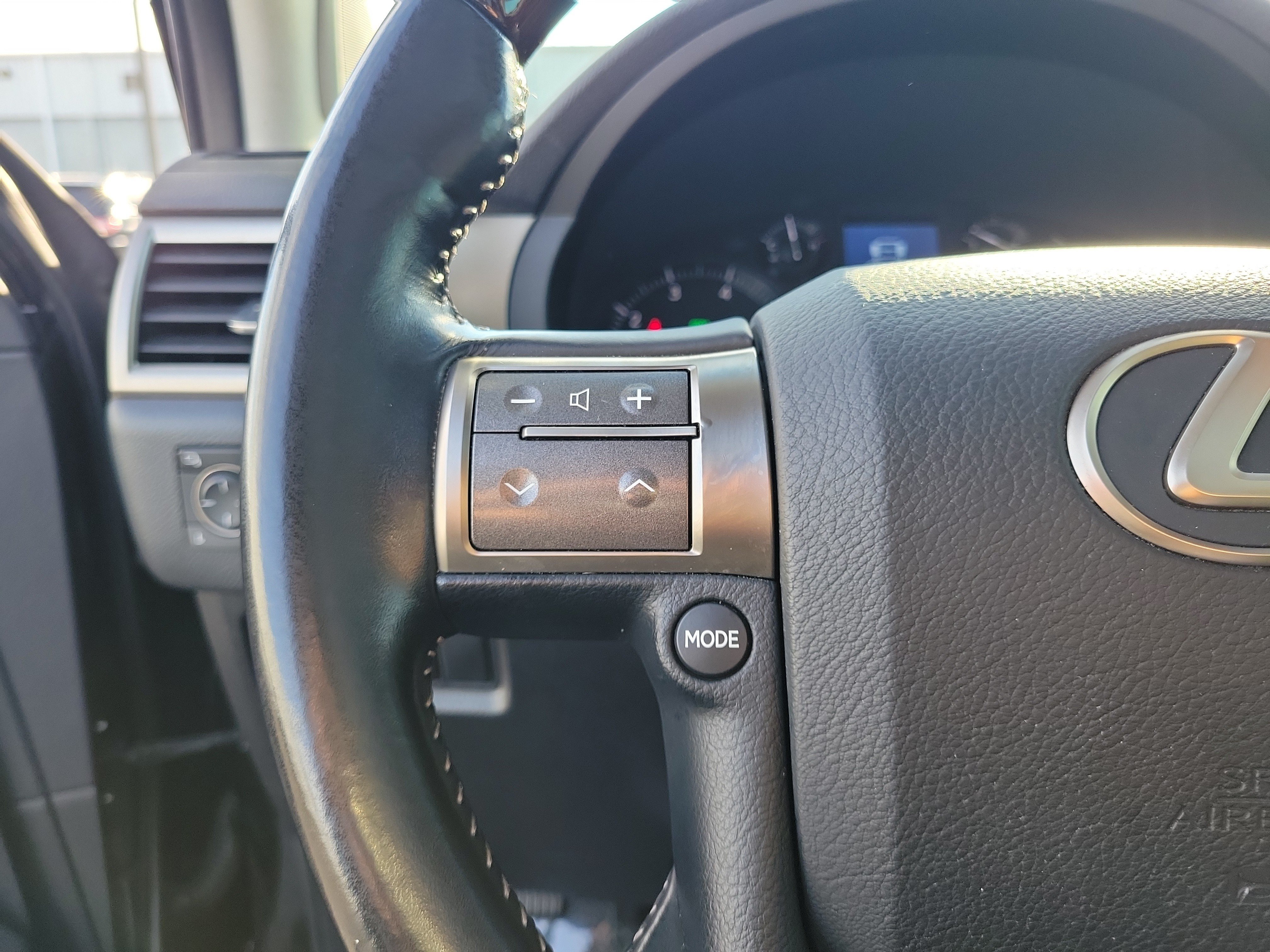 Used 2018 Lexus GX 460 Premium w/ Premium Package AWD/4WD image 22