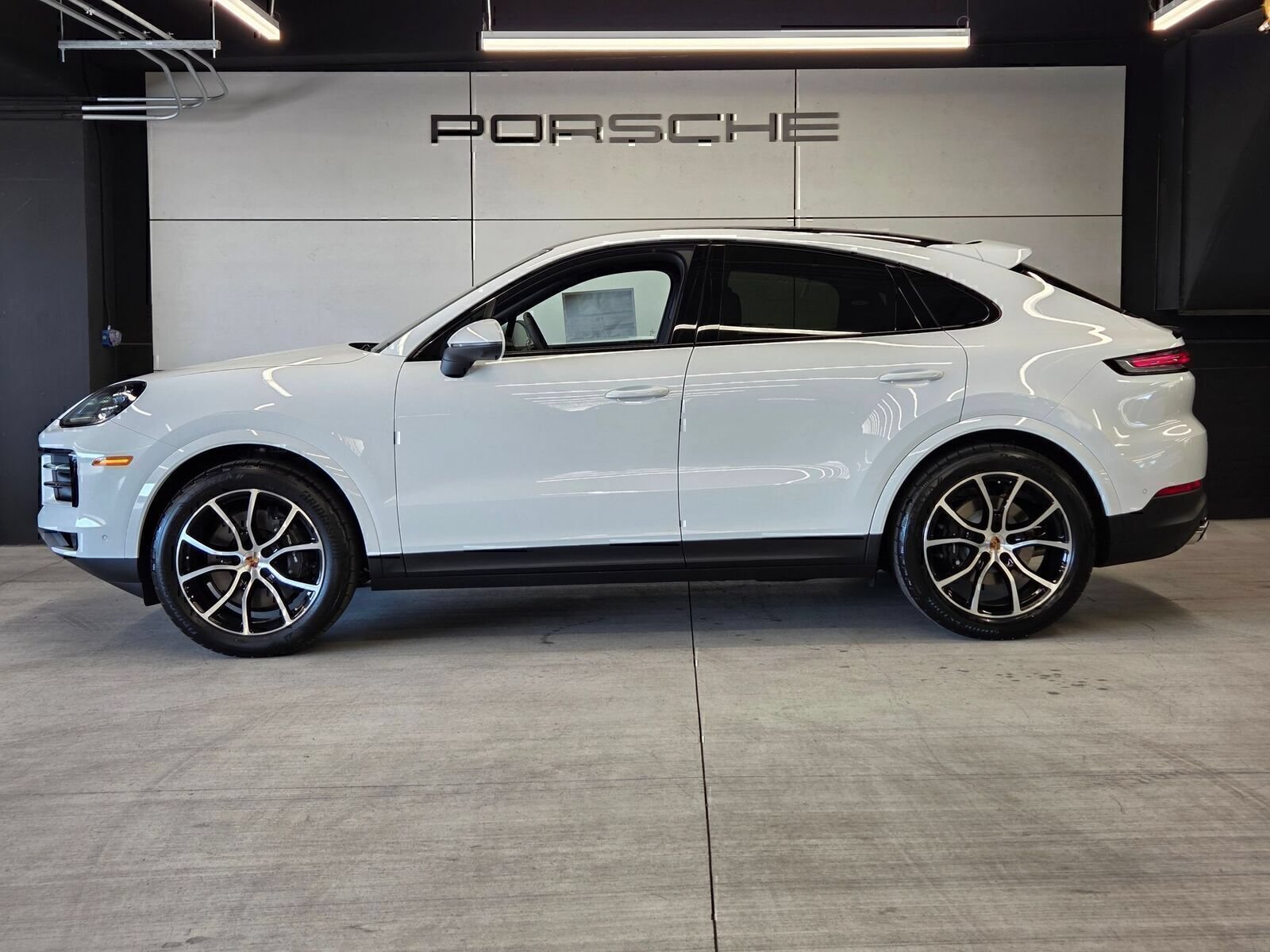 Certified 2026 Porsche Cayenne Coupe AWD/4WD image 2
