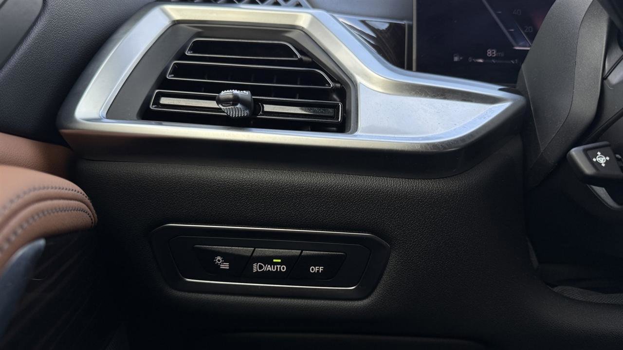 Used 2024 BMW X7 xDrive40i image 53