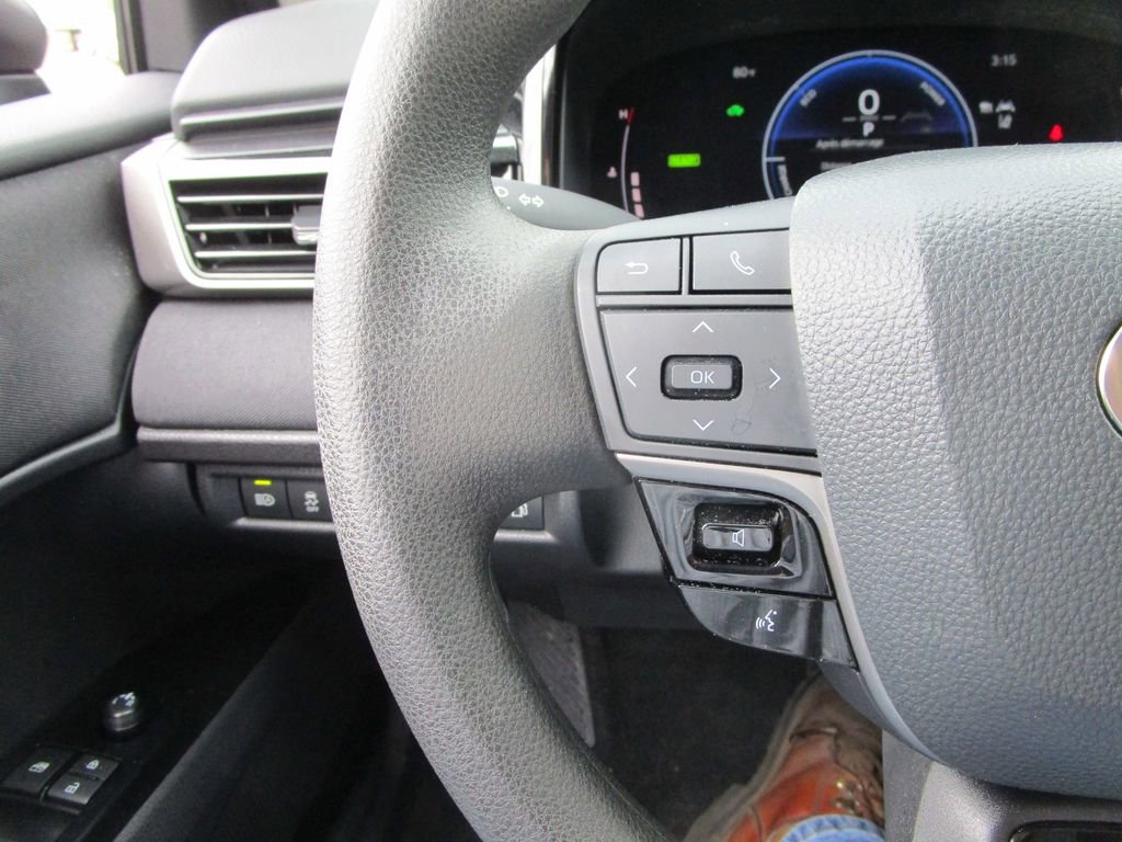 Used 2025 Toyota Camry LE image 33