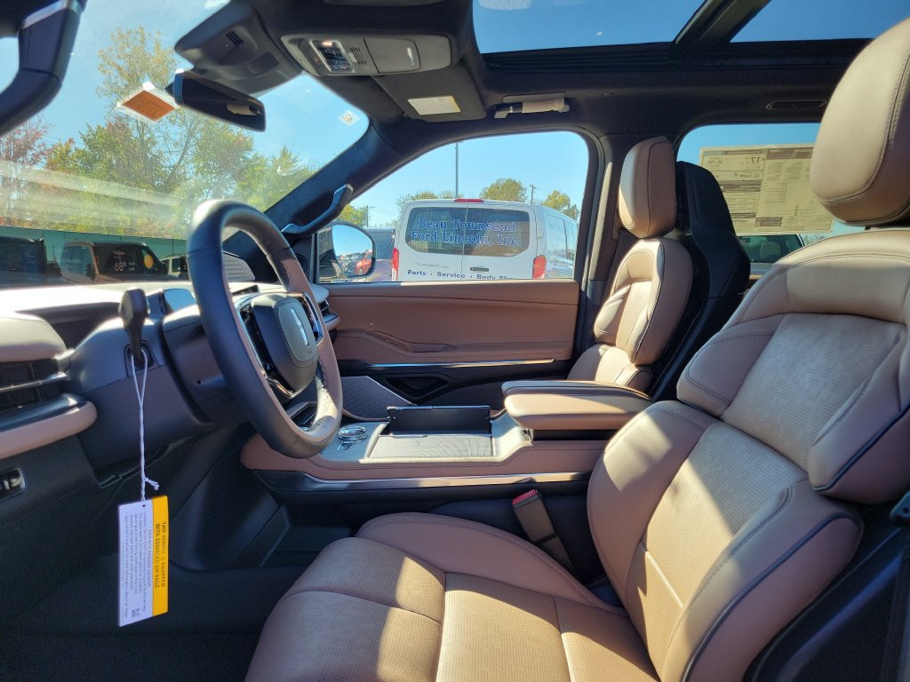 New 2027 Lincoln Navigator L Black Label AWD/4WD image 19