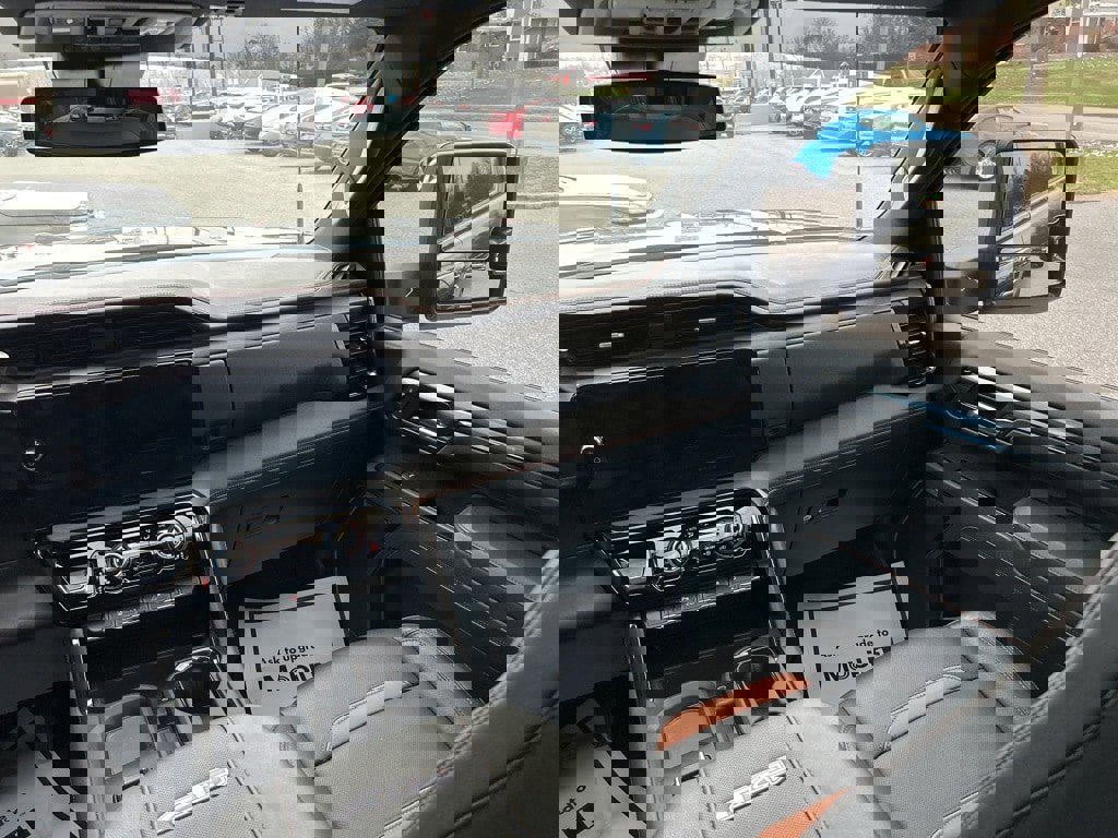 Used 2025 GMC Sierra 2500 AT4 image 14