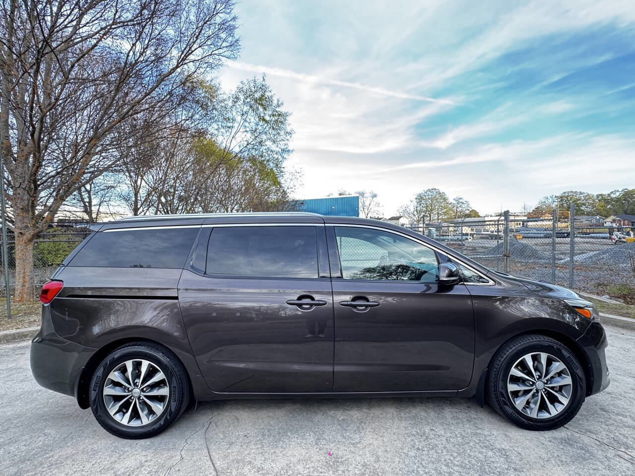 Used 2016 Kia Sedona SX image 4