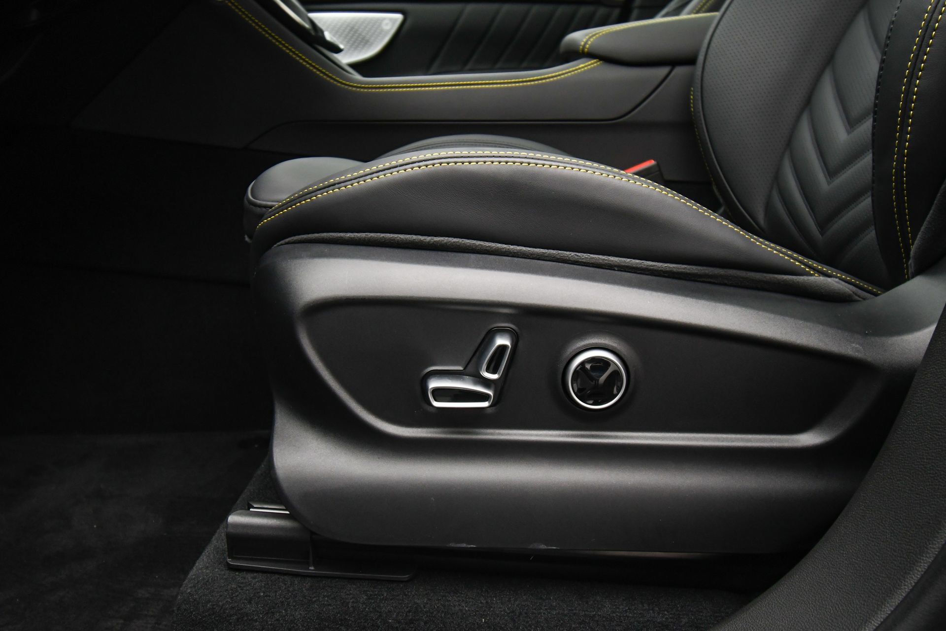 Used 2025 Maserati Grecale GT AWD/4WD image 39