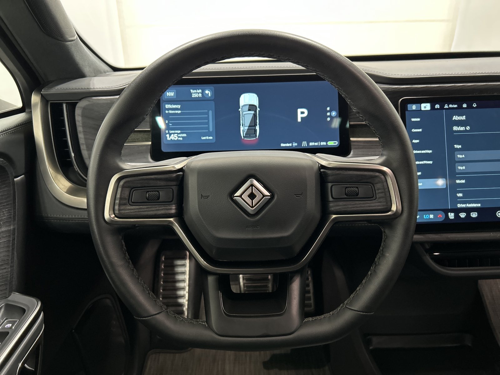 Used 2024 Rivian R1S Adventure AWD/4WD image 28
