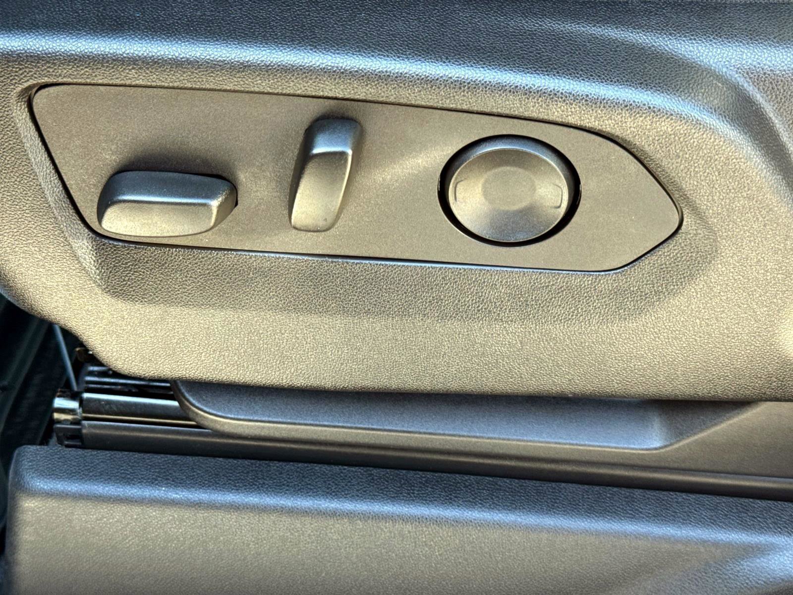 Certified 2022 Chevrolet Silverado 1500 Custom image 19