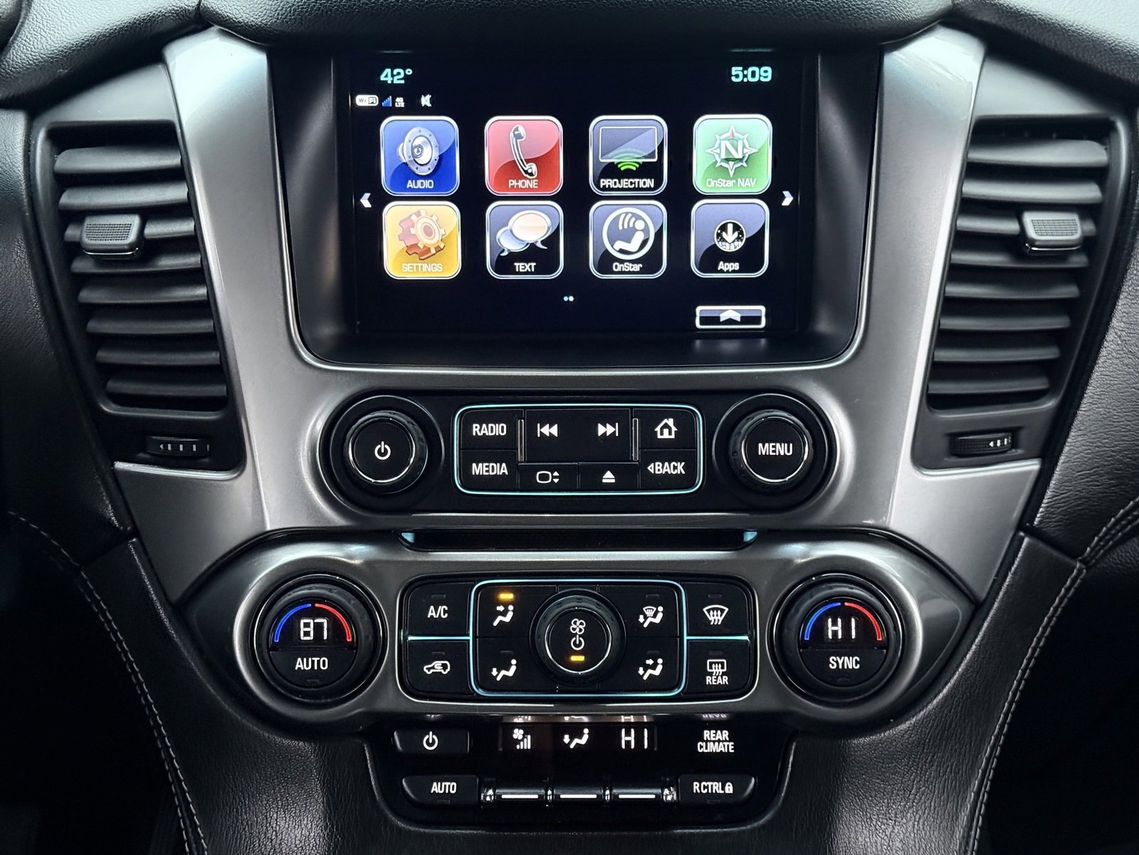 Used 2018 Chevrolet Tahoe LS w/ All-Season Package image 28