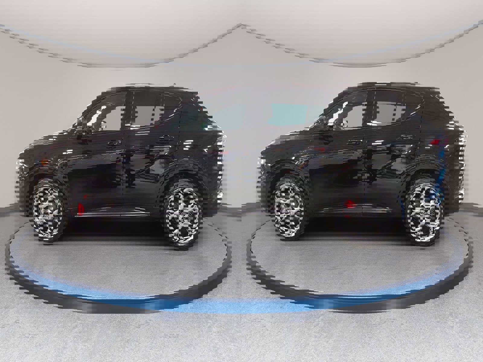 Used 2025 Alfa Romeo Tonale w/ Premium Package image 8