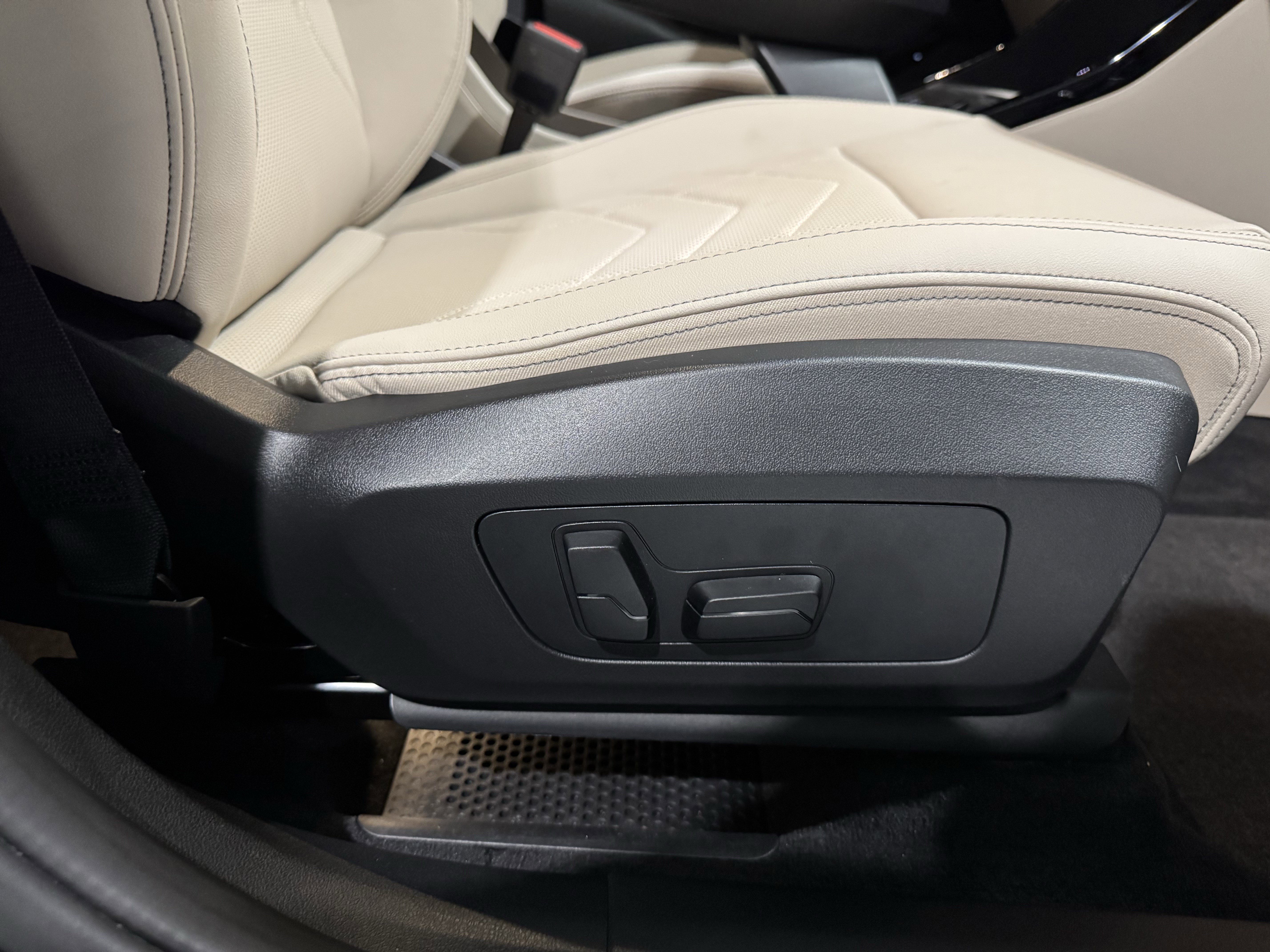 Used 2025 BMW X1 xDrive28i w/ Convenience Package image 37