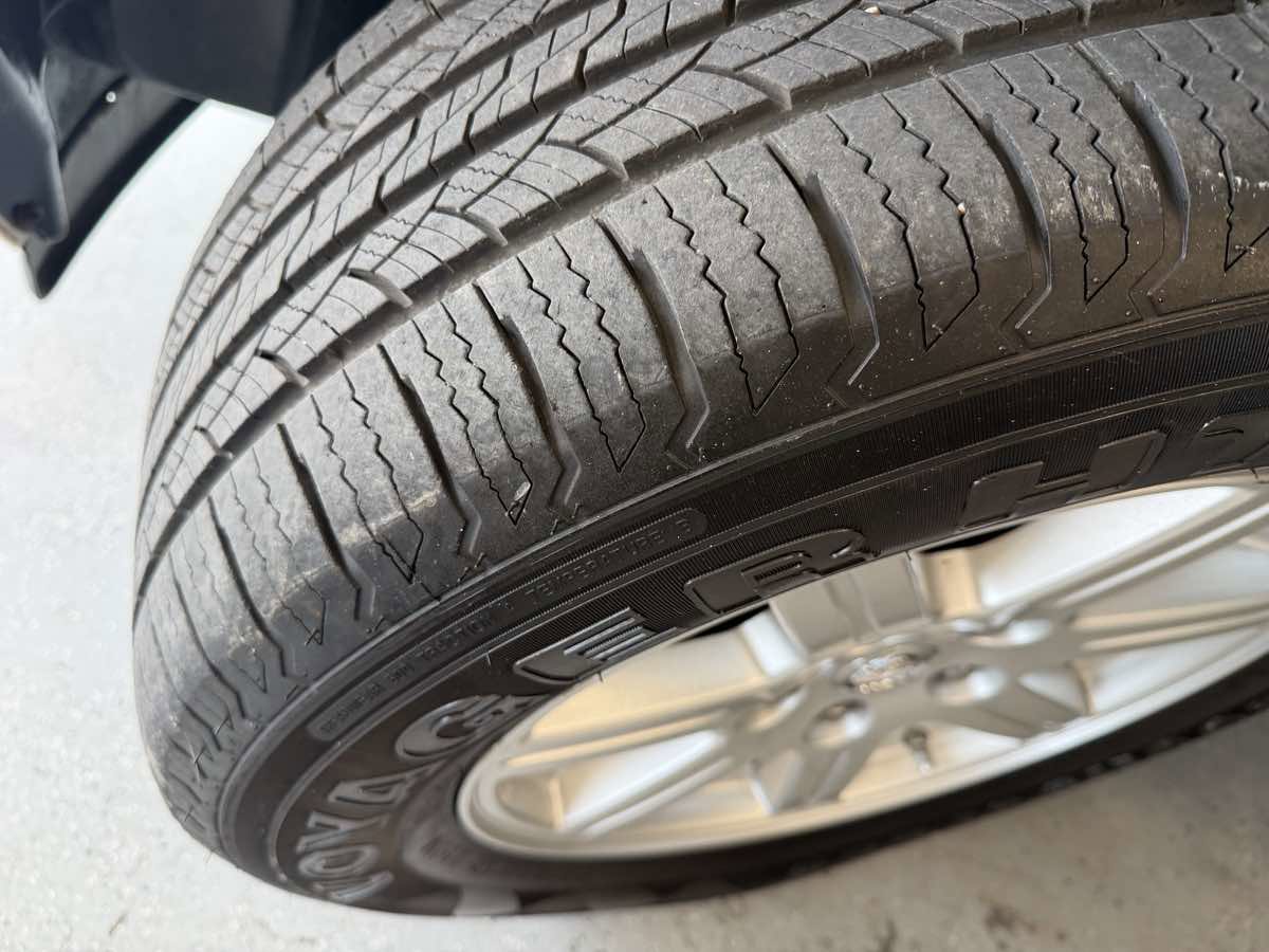 Used 2007 Chrysler Aspen Limited RWD image 25